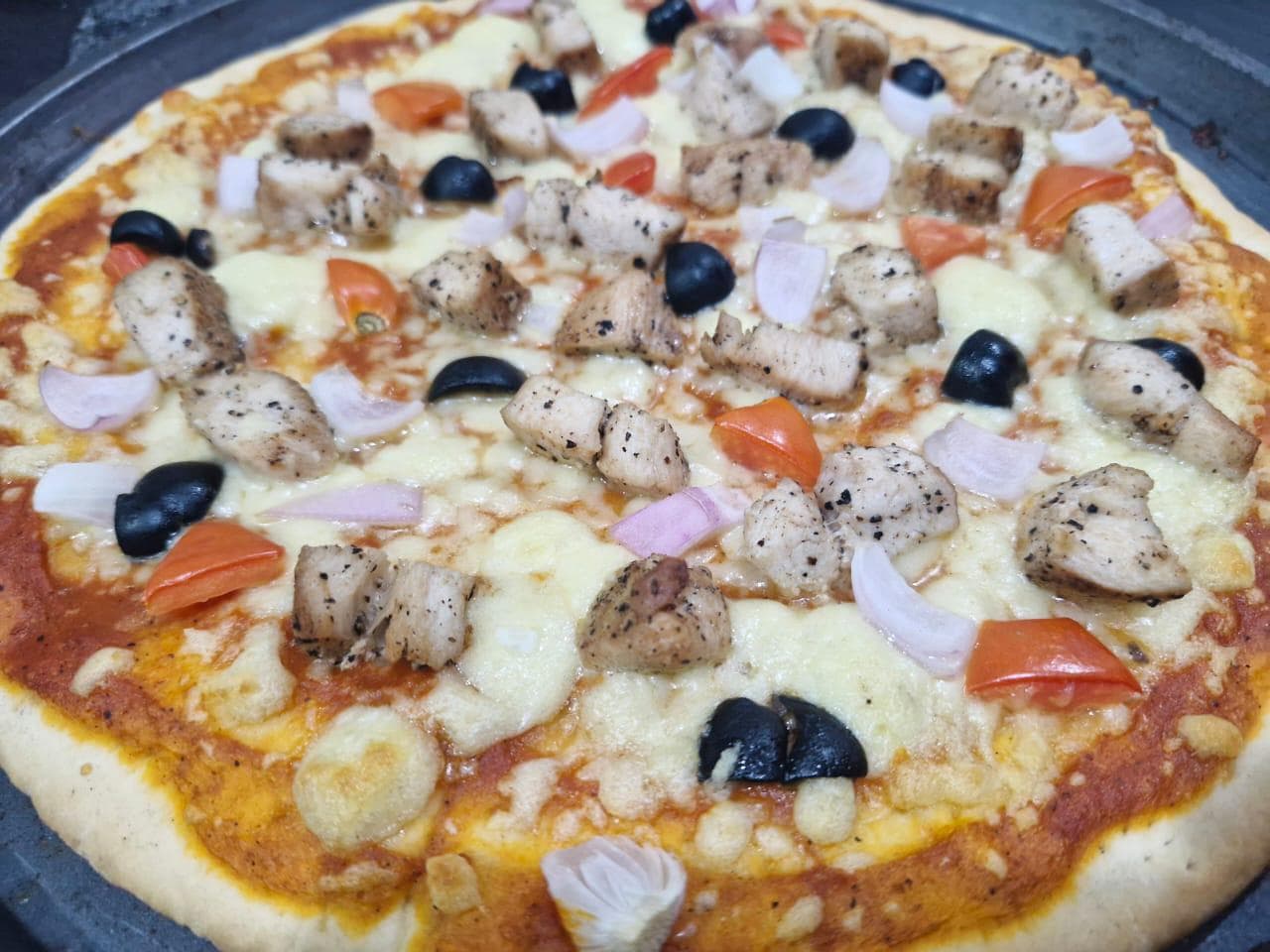 Chicken Olive Tomato Pizza