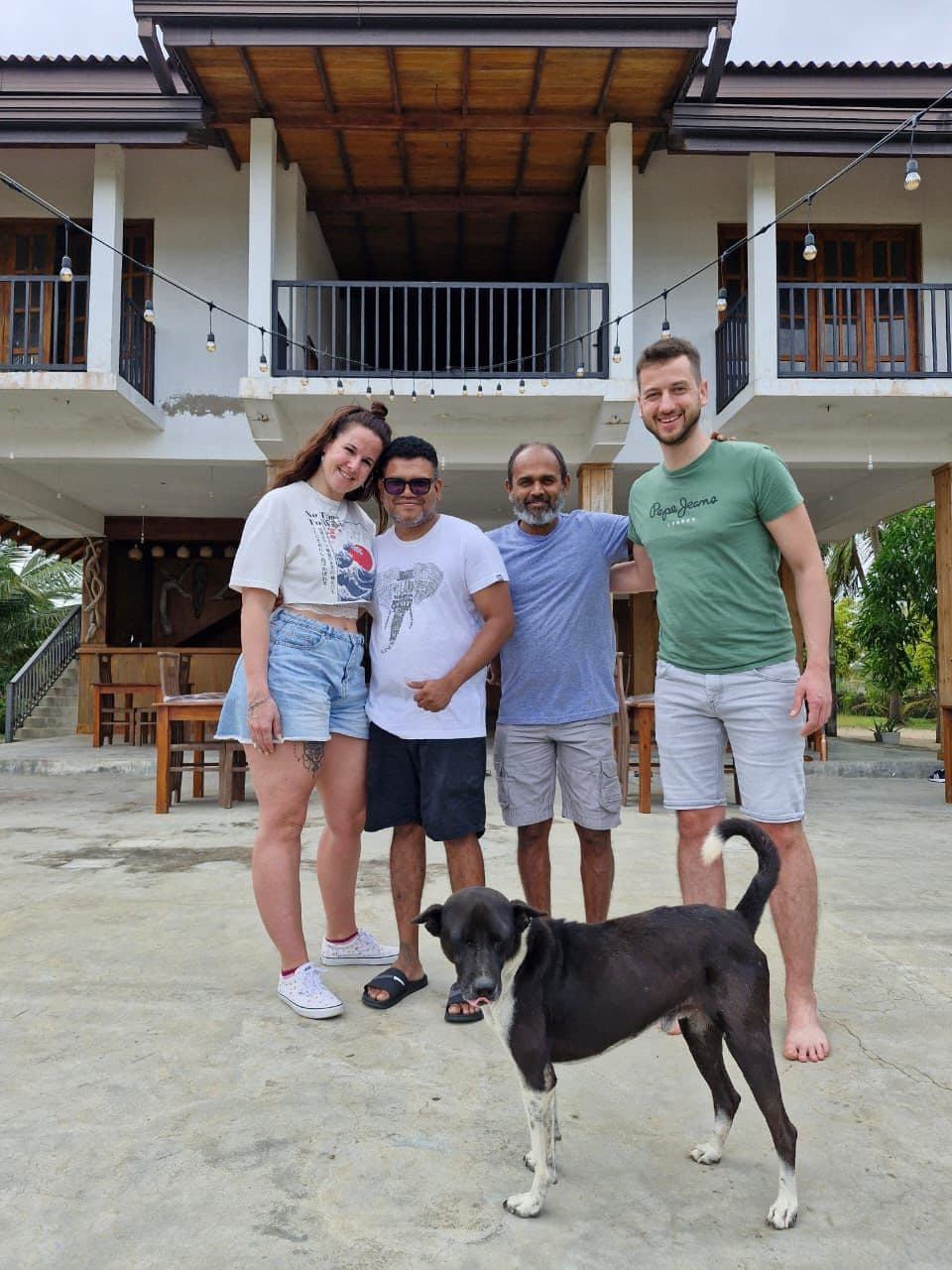 Four People Dog Guesthouse Front