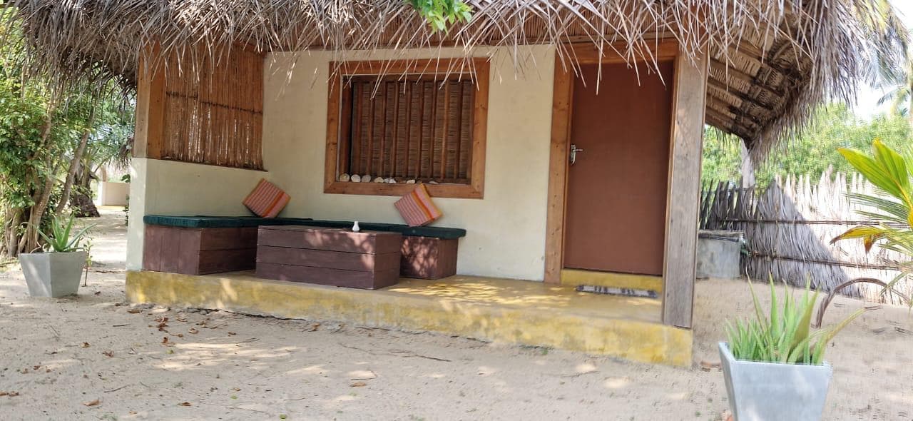 Thatched Bungalow Front Bench Planters