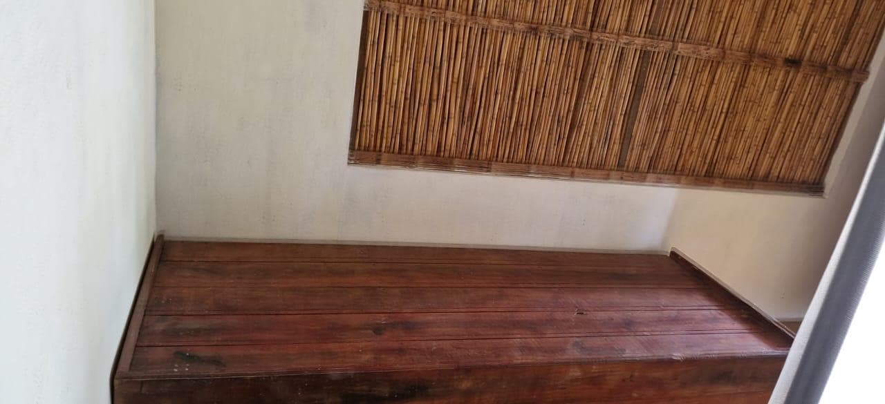 Wooden Platform Bed Bamboo Ceiling